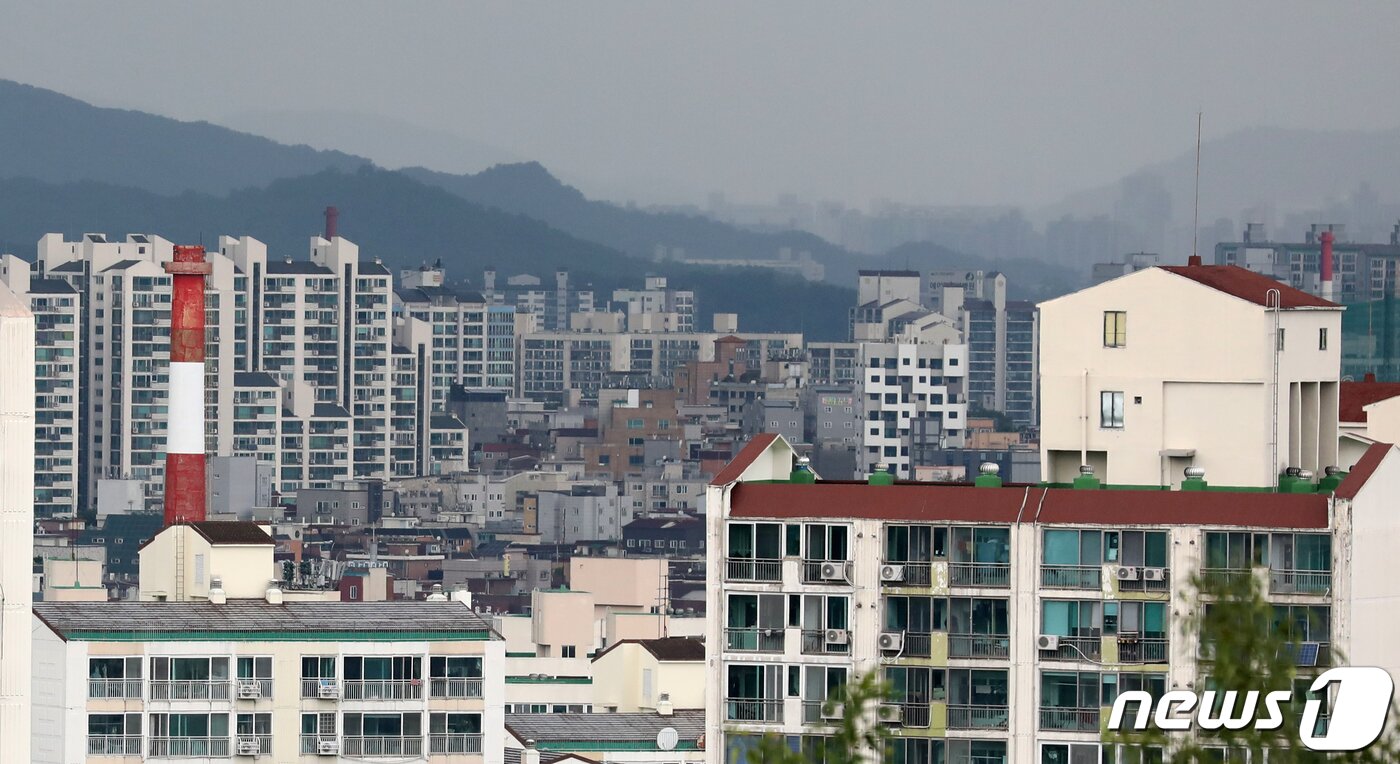 본문 이미지 - 서울 강북구 북서울꿈의숲에서 바라본 노원구 아파트 단지의 모습. ⓒ News1 김진환 기자