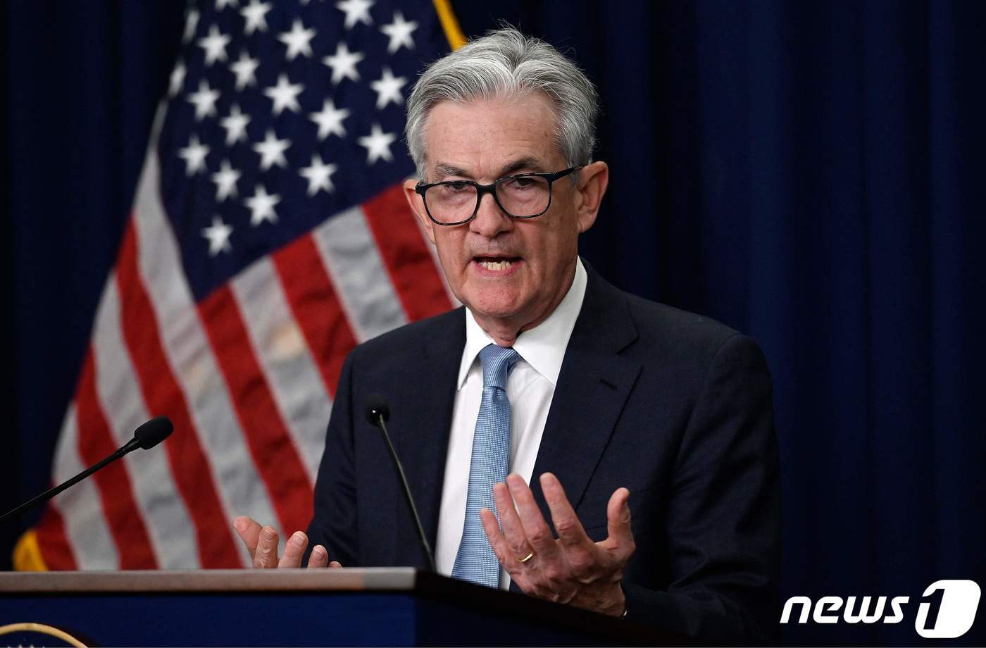 본문 이미지 - 제롬 파월 미국 연방준비제도 의장이 15일&#40;현지시간&#41; 금리인상을 발표하고 있다.  이날 연준은 금리를 0.75%포인트&#40;p&#41; 높여 1.5~1.75%로 인상했다. 인상폭은 1994년 이후 28년 만에 최대다. ⓒ AFP=뉴스1