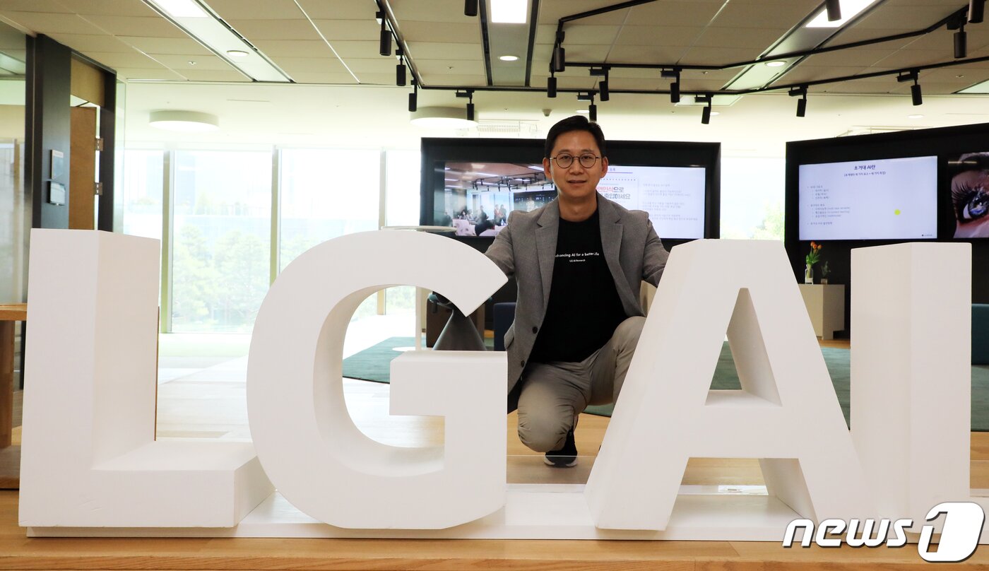 본문 이미지 - 배경훈 LG AI연구원장이 16일 오후 서울 강서구 LG사이언스파크에서 뉴스1과 인터뷰 전 포즈를 취하고 있다. 2022.6.16/뉴스1 ⓒ News1 황기선 기자