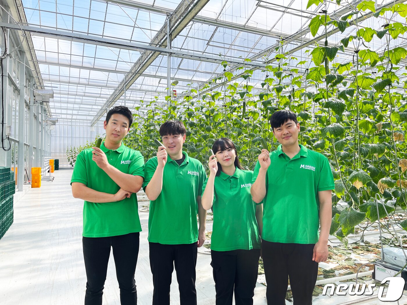 본문 이미지 - 서원상 그린몬스터즈 대표(맨 왼쪽)와 팀원들.ⓒ 뉴스1