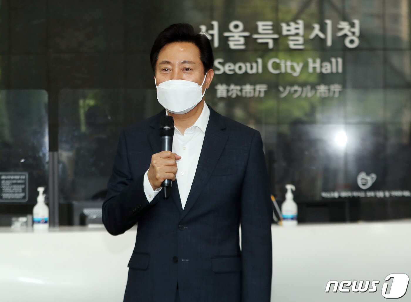 본문 이미지 - 오세훈 시장이 전국동시지방선거 다음날인 지난 6월2일 시청 본관으로 출근하며 4선시장으로 당선된 소감을 전하고 있다. &#40;공동취재&#41; /뉴스1 ⓒ News1 임세영 기자