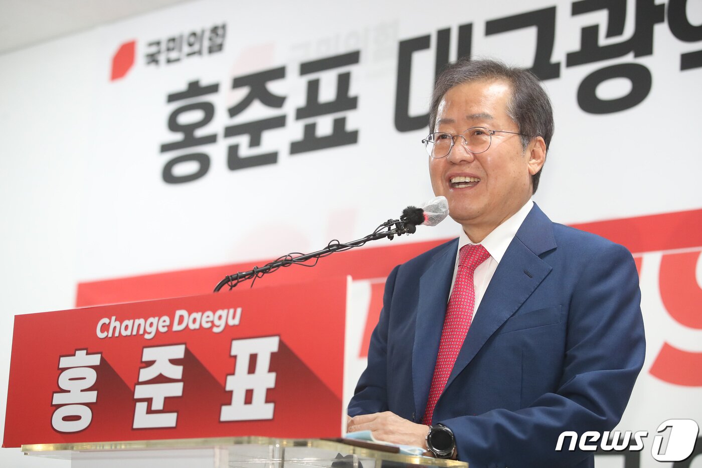 본문 이미지 - 홍준표 대구시장 당선인이 2일 오전 대구 중구 선거사무소에서 열린 기자회견에서 민선8기 시정 운영에 대한 계획을 밝히고 있다. 2022.6.2/뉴스1 ⓒ News1 공정식 기자