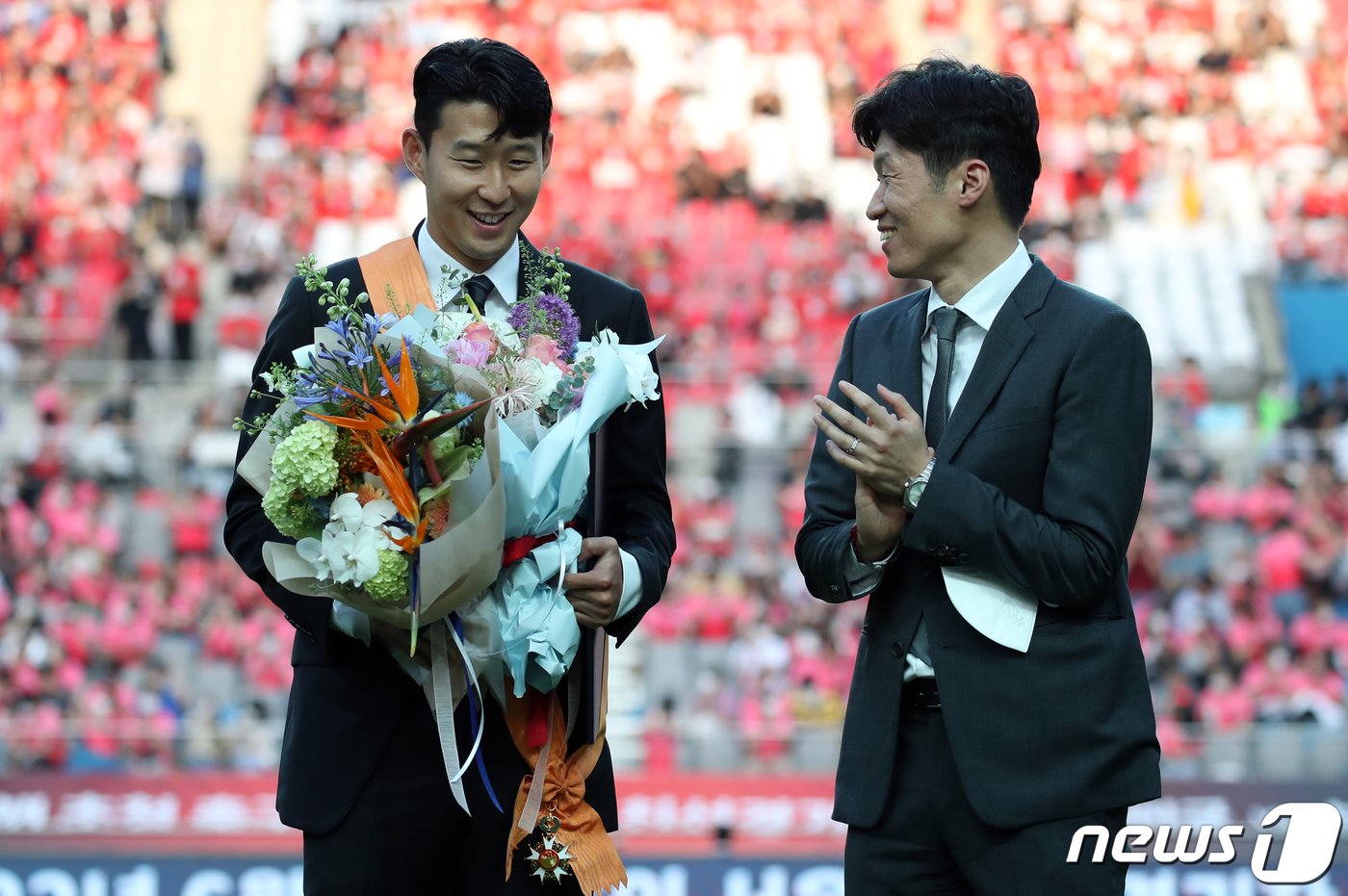 본문 이미지 - 박지성(오른쪽)과 손흥민. /뉴스1 ⓒ News1 오대일 기자