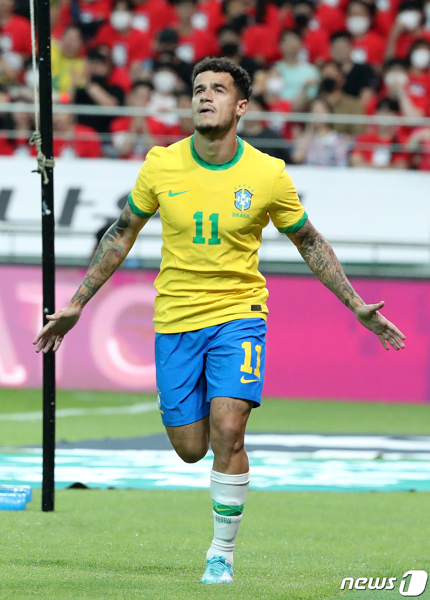 (서울=뉴스1) 구윤성 기자 = 2일 오후 서울월드컵경기장에서 열린 2002 한일월드컵 20주년 기념 평가전 대한민국-브라질의 경기에서 쿠티뉴가 후반전 팀의 네번째 골을 성공시킨 …