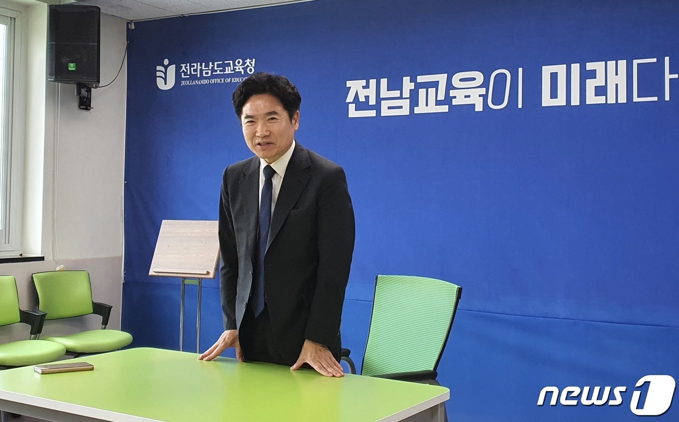 본문 이미지 - 김대중 전남교육감 당선인이 20일 도교육청 브리핑룸에서 기자간담회를 갖고 "앞으로 현장을 찾아 적극 소통하겠다＂고 약속했다.2022.6.20/뉴스1 
