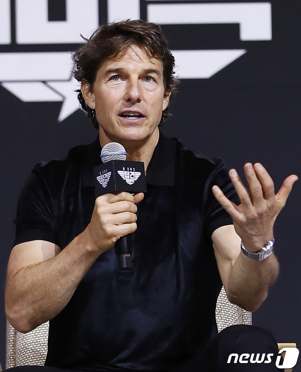 (서울=뉴스1) 권현진 기자 = 할리우드 배우 톰 크루즈가 20일 서울 송파구 잠실동 롯데호텔월드 크리스탈볼룸에서 열린 영화 ‘탑건: 매버릭’ 기자 간담회에서 인사말을 하고 있다. …