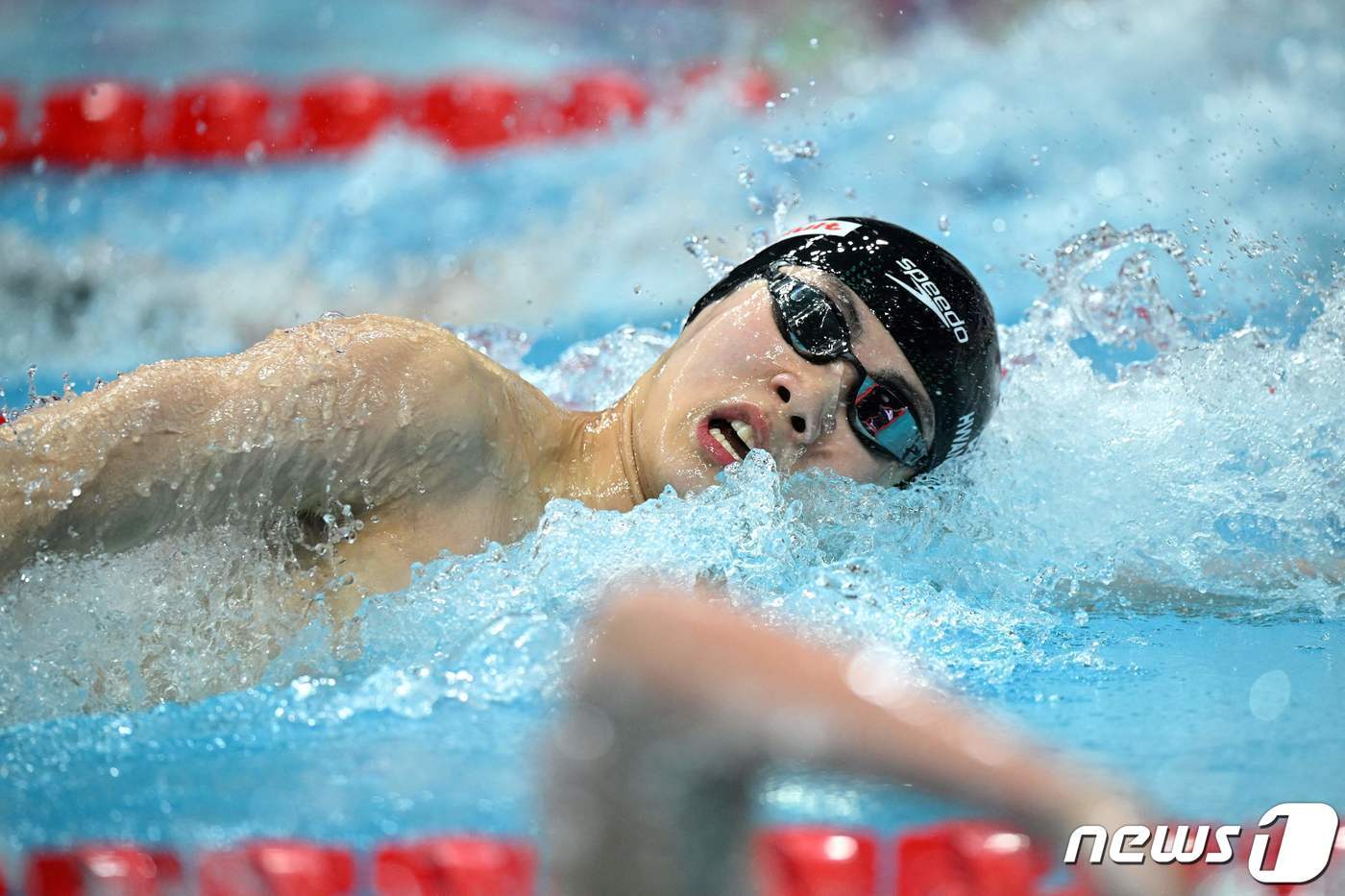 황선우가 21일&#40;한국시간&#41; 헝가리 부다페스트의 두나 아레나에서 열린 2022 국제수영연맹&#40;FINA&#41; 세계선수권대회 남자 자유형 200m 결승에서 1분44초47의 한국 신기록으로 은메달을 차지했다. ⓒ AFP=뉴스1 