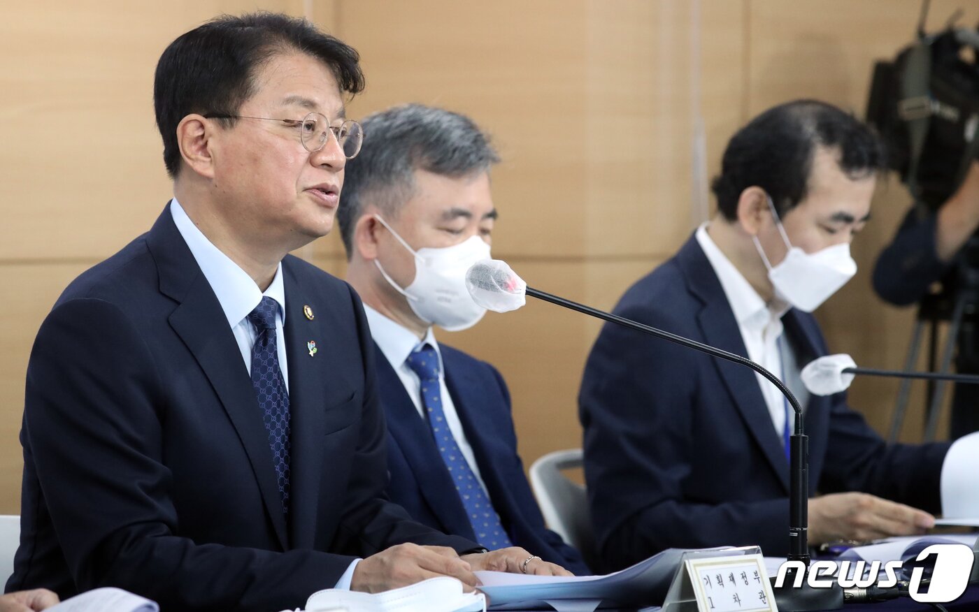 본문 이미지 - 방기선 기획재정부 1차관이 21일 서울 종로구 세종대로 정부서울청사에서 열린 부동산관련 합동 브리핑에서 모두발언을 하고 있다. 2022.6.21/뉴스1 ⓒ News1 김명섭 기자