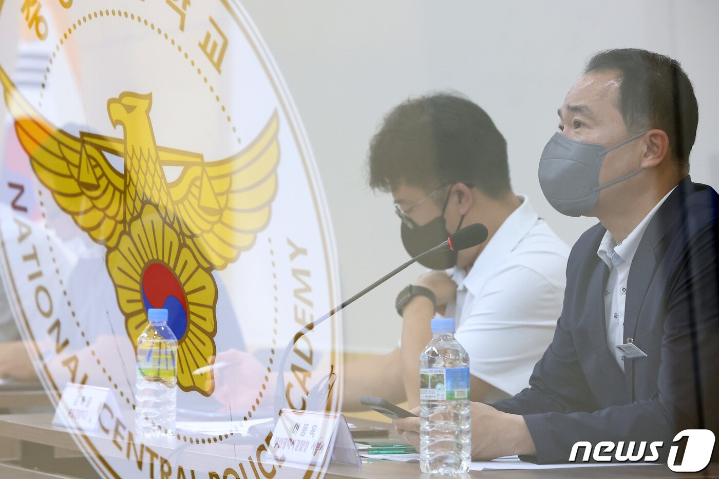 본문 이미지 - 22일 오후 충주 중앙경찰학교에서 열린 행정안전부 경찰제도 개선 권고안에 대한 전국 경찰관 긴급 토론회에서 패널들이 발언하고 있다. (다중노출 촬영) 2022.6.22/뉴스1 ⓒ News1 조태형 기자