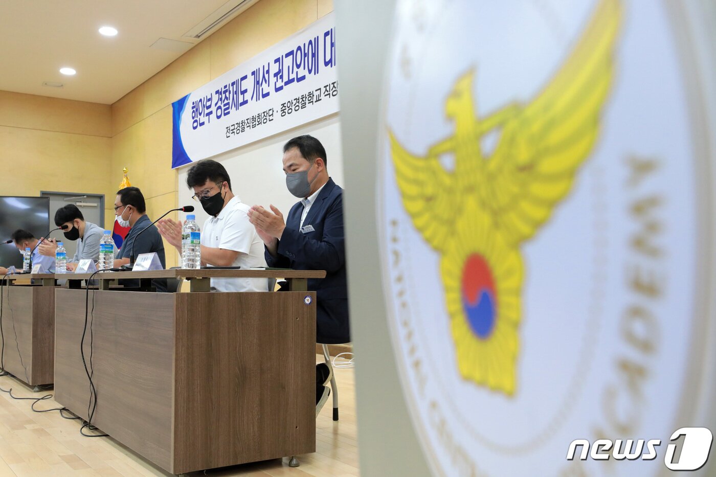 본문 이미지 - 22일 오후 충주 중앙경찰학교에서 열린 행정안전부 경찰제도 개선 권고안에 대한 전국 경찰관 긴급 토론회에서 패널들이 발언하고 있다. 2022.6.22/뉴스1 ⓒ News1 조태형 기자