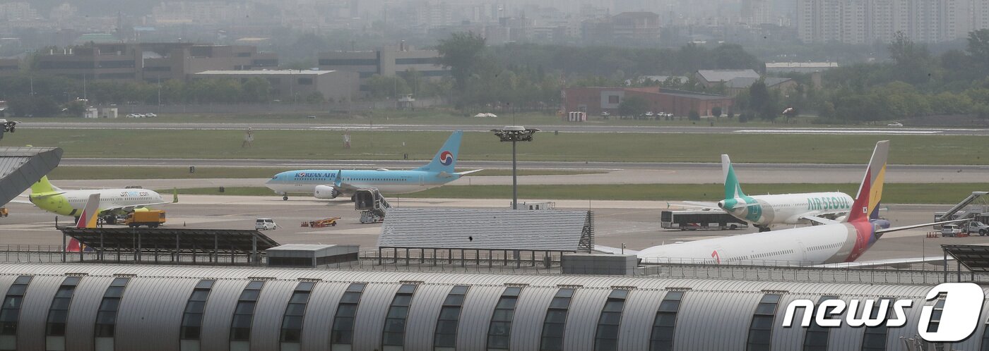 본문 이미지 - 김포공항 계류장 모습.  /뉴스1 ⓒ News1 임세영 기자