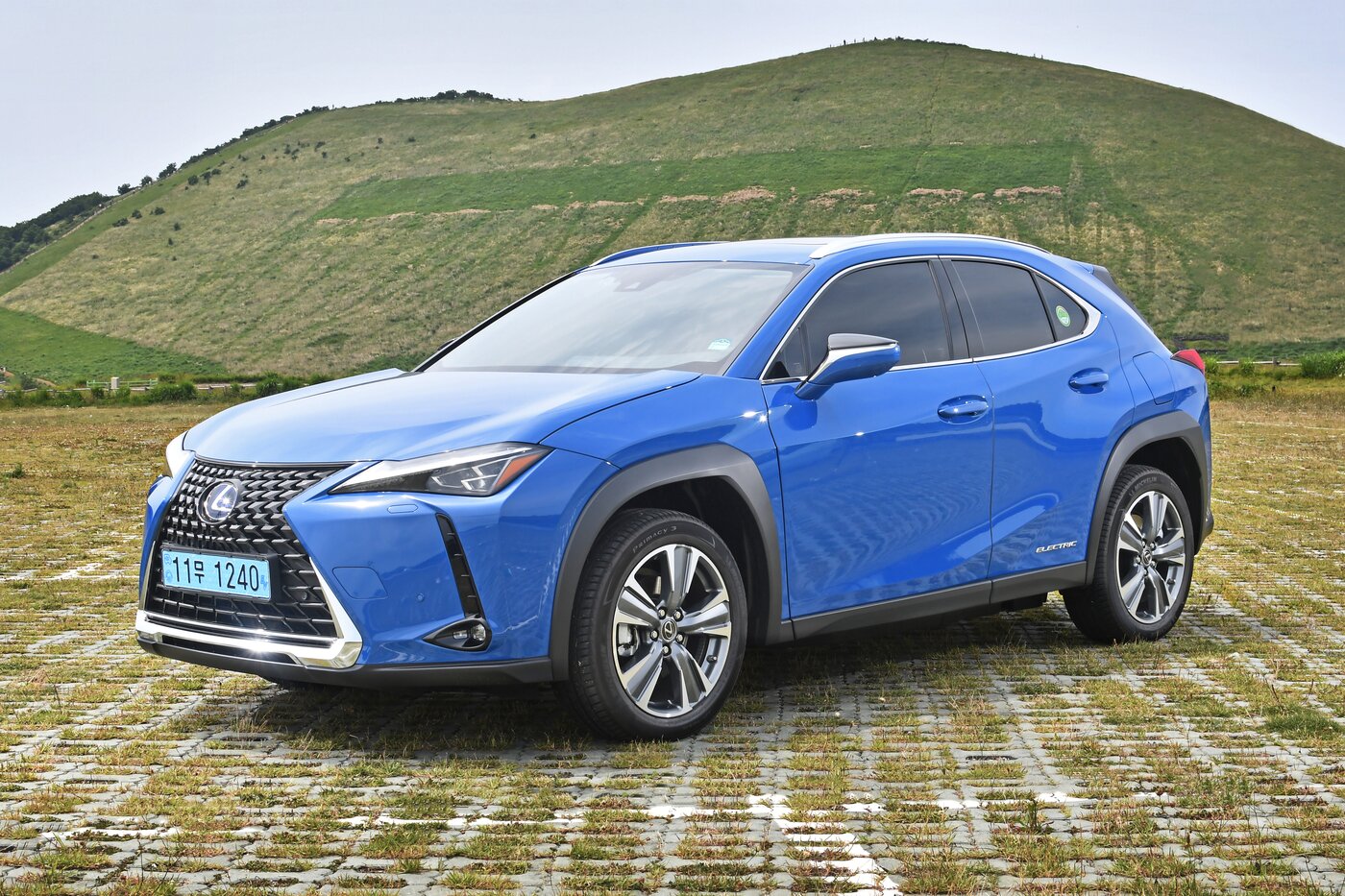 본문 이미지 - 렉서스 UX 300e 소닉 블루(렉서스코리아 제공)ⓒ 뉴스1