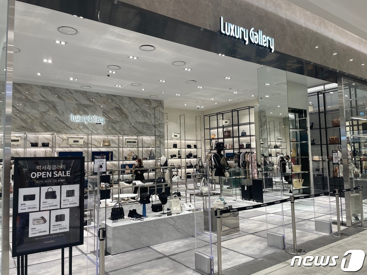 본문 이미지 - 럭셔리갤러리 매장 모습. ⓒ 뉴스1 신민경 기자