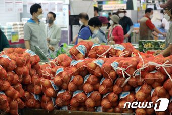 서울 서초구 농협 하나로마트 양재점에 농산물이 진열돼 있다. &#40;뉴스1DB&#41; ⓒ News1 황기선 기자