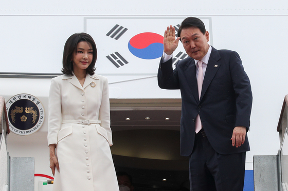 김건희, '나토 목걸이 선물' 서희건설 회장에 "도와줄 일 없나"