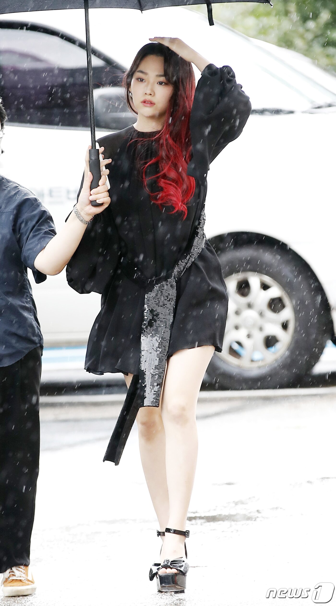 본문 이미지 - 구구단 전 멤버 강미나가 27일 오후 서울 영등포구 여의도동 KBS 별관에서 진행된 드라마 '미남당' 제작발표회에 참석하고 있다. ⓒ News1 권현진 기자