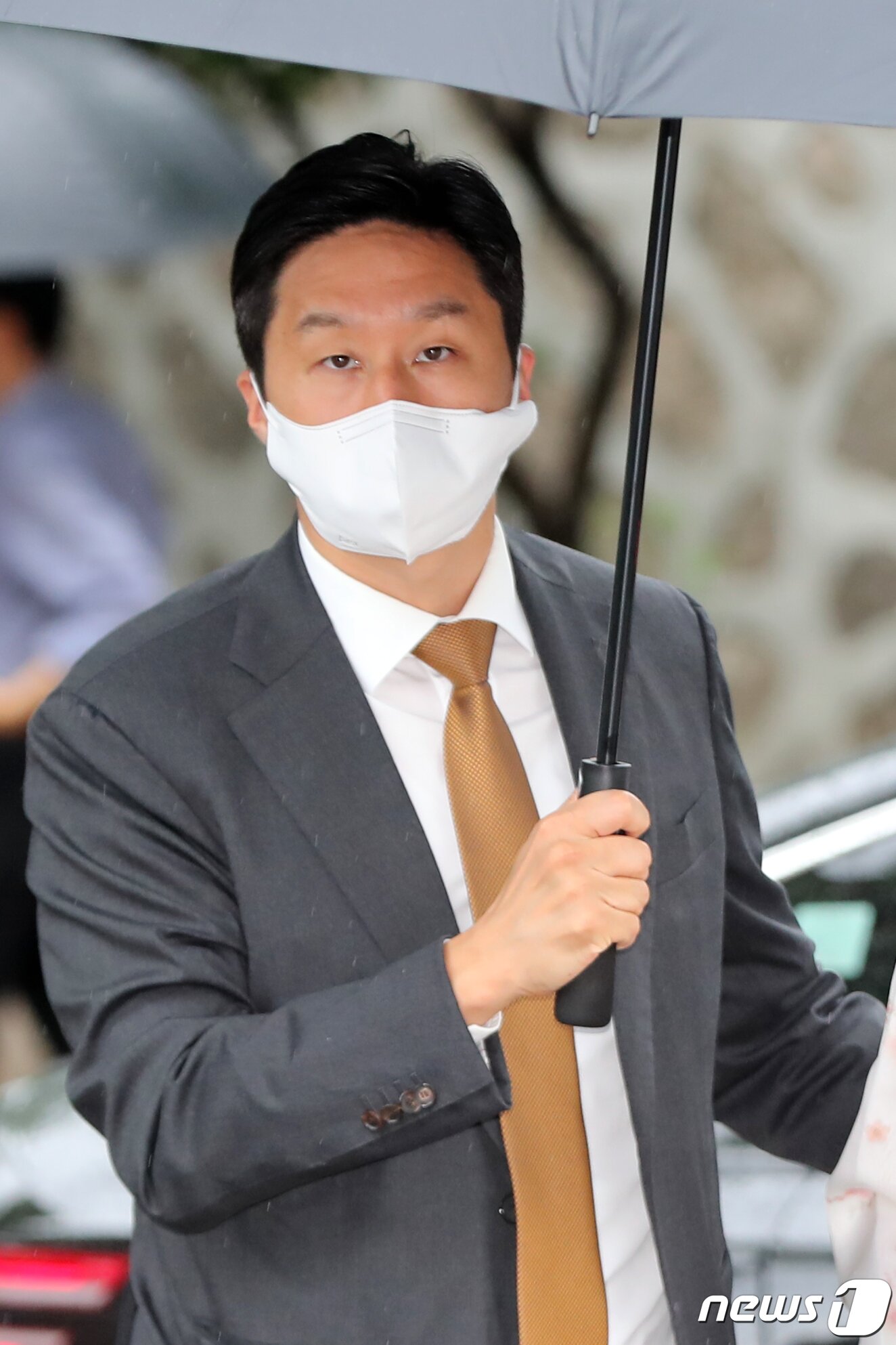 본문 이미지 - 정기선 HD현대 사장이 27일 오후 서울 중구 정동제일교회에서 열린 정의선 현대자동차그룹 회장 장녀 진희씨 결혼식에 참석하고 있다. 2022.6.27/뉴스1 ⓒ News1 황기선 기자