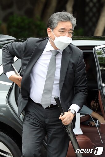 본문 이미지 - 장재훈 현대자동차 사장이 27일 오후 서울 중구 정동제일교회에서 열린 정의선 현대자동차그룹 회장 장녀 진희씨 결혼식에 참석하고 있다. 2022.6.27/뉴스1 ⓒ News1 황기선 기자