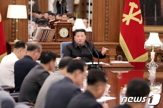 북한 김정은, 비서국 확대회의 열어 \'기강 단속안\' 논의