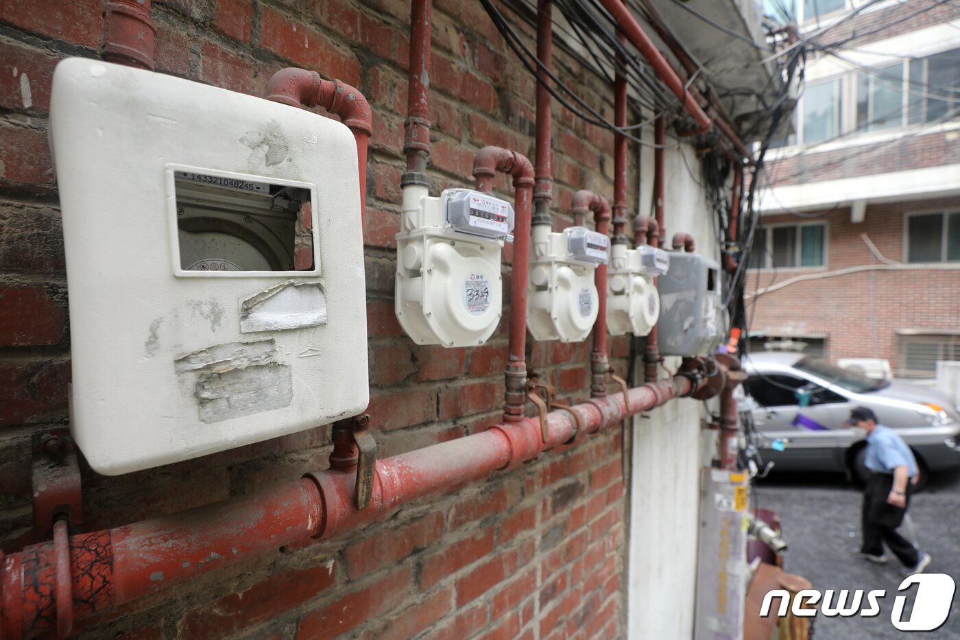 본문 이미지 - 사진은 28일 서울시내 주택단지의 도시가스 배관. 2022.6.28/뉴스1 ⓒ News1 황기선 기자