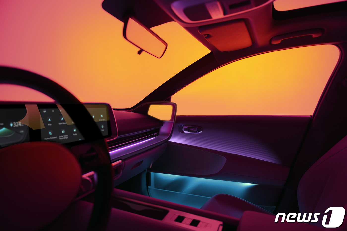 (서울=뉴스1) 김진환 기자 = 현대자동차가 전용 전기차 브랜드 아이오닉의 차기 모델인 ‘아이오닉 6(IONIQ 6, 아이오닉 식스)’의 내·외장 디자인을 29일 최초로 공개했다. …