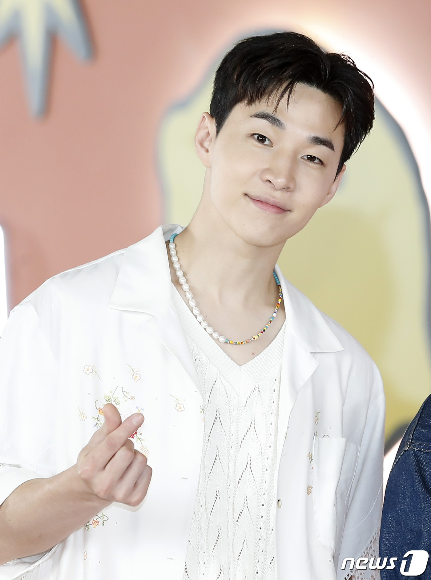 (서울=뉴스1) 권현진 기자 = 최근 ‘친중 행보’로 논란이 된 가수 헨리가 3일 오전 서울 성동구 성수동 한 카페에서 열린 JTBC ‘플라이 투 더 댄스(Fly to the Da …