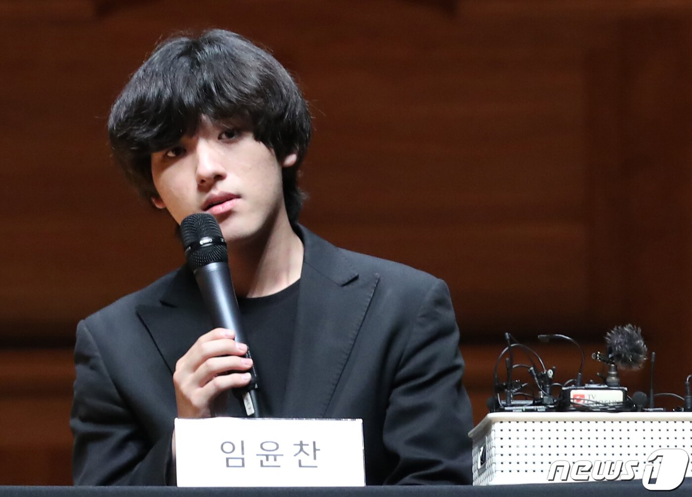 본문 이미지 - 피아니스트 임윤찬이 30일 오후 서울 서초구 한국예술종합대학에서 제16회 반 클라이번 콩쿠르 우승기념 기자간담회를 하고 있다. 2022.6.30/뉴스1 ⓒ News1 송원영 기자