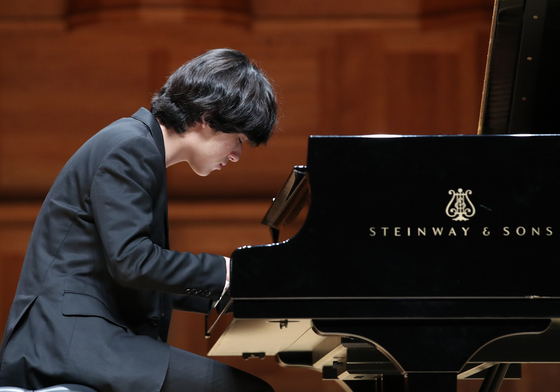 임윤찬, 슈만의 '사랑 고백' 담긴 피아노 협주곡 연주…내년 2월