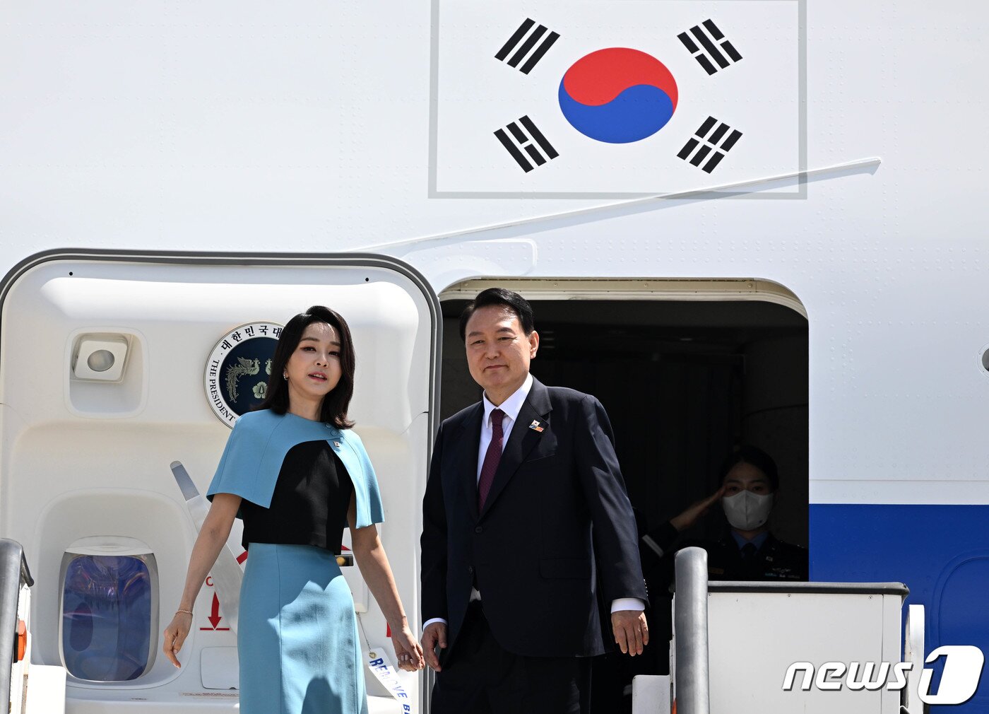 본문 이미지 - 윤석열 전 대통령과 김건희 여사. (대통령실사진기자단) 2022.6.30/뉴스1 ⓒ News1 오대일 기자