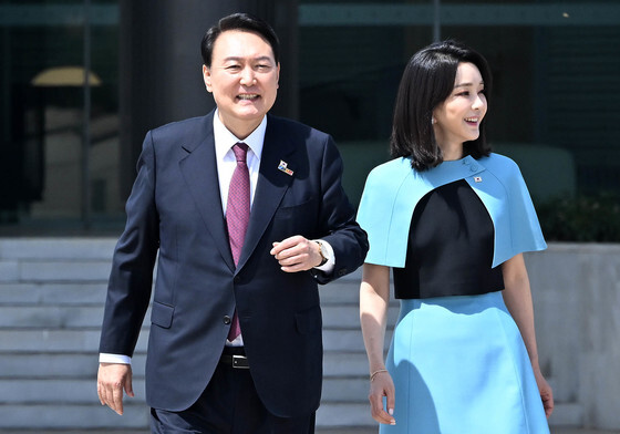 특검, 김건희 '귀금품 수수' 추가 기소 고심…尹조사 관건