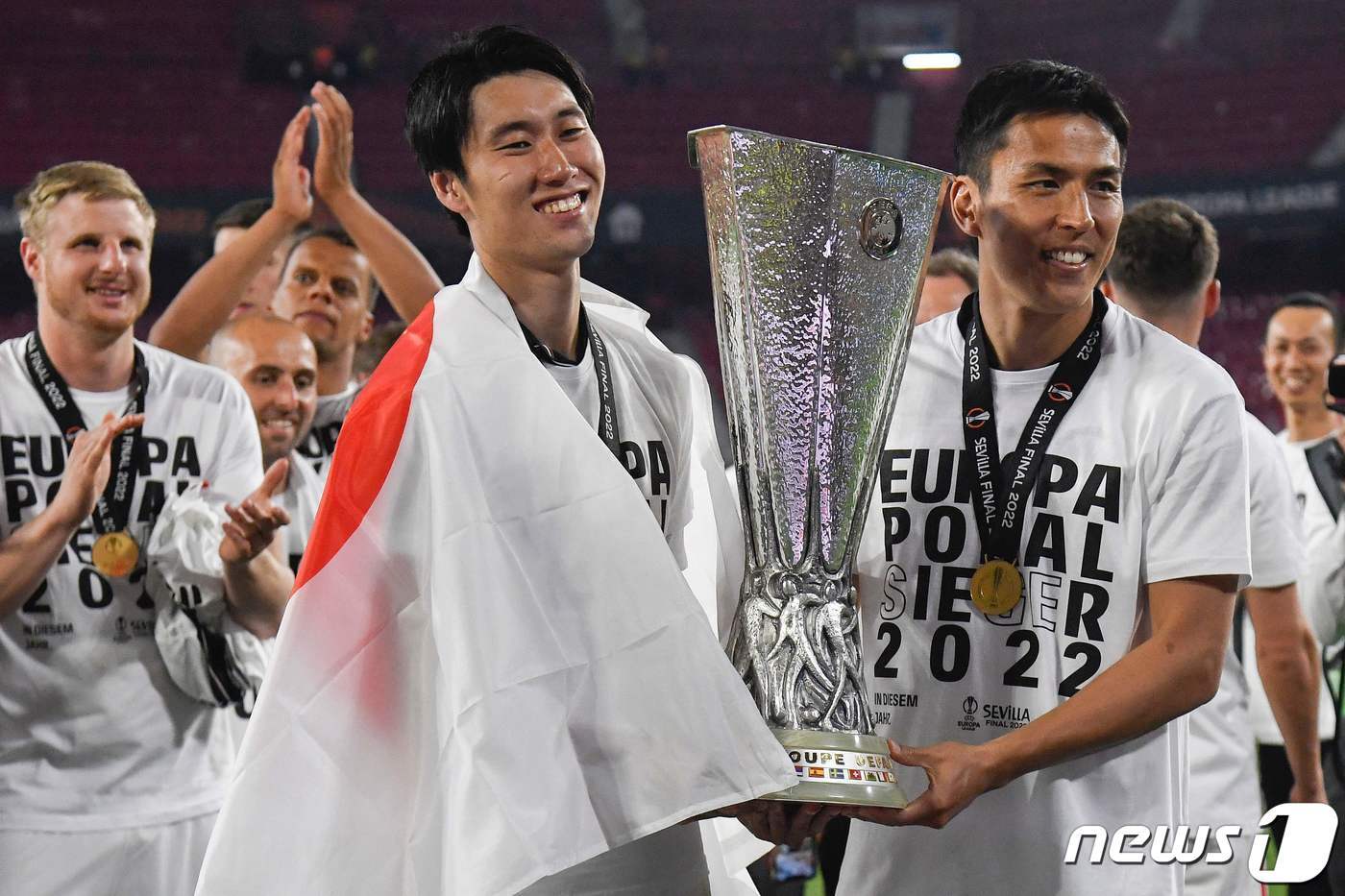 본문 이미지 - 프랑크푸르트의 일본인 듀오 가마다 다이치와 하세베 마코토 ⓒ AFP=뉴스1