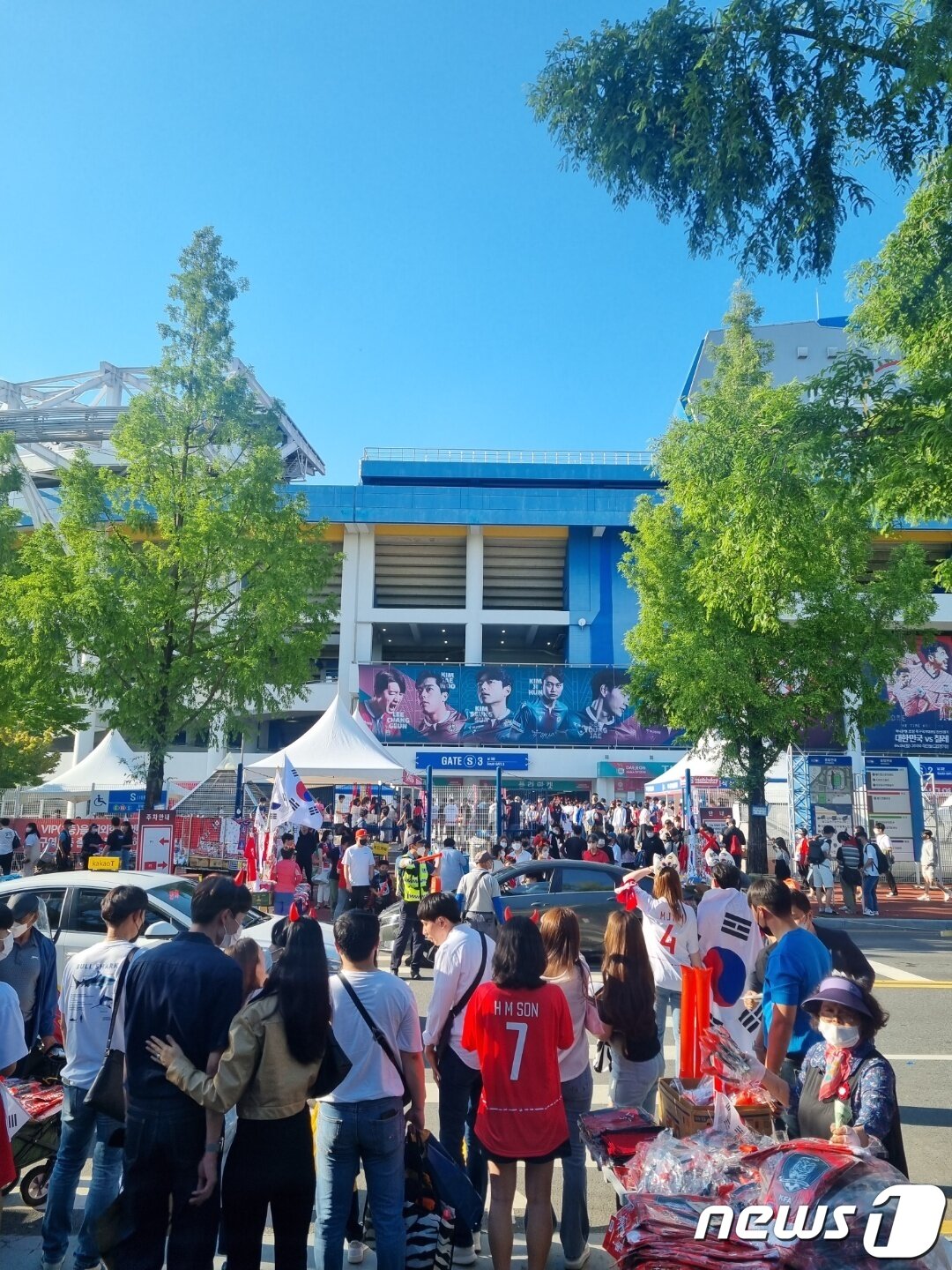 본문 이미지 - 대전월드컵경기장을 찾은 축구 팬들ⓒ 뉴스1