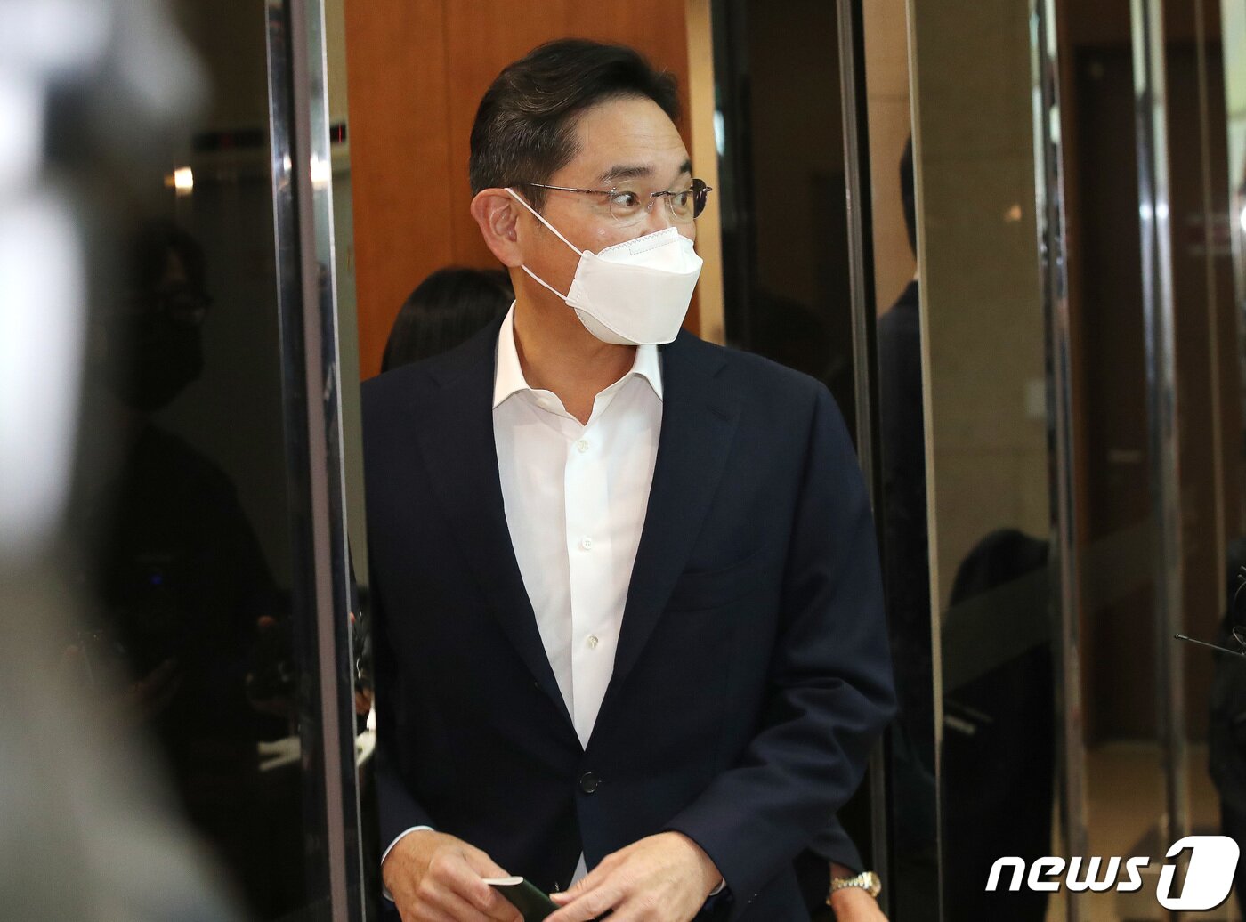 본문 이미지 - 이재용 삼성전자 회장이 서울김포비즈니스항공센터(SGBAC)에서 네덜란드 등 유럽으로 출장을 떠나고 있다. 2022.6.7/뉴스1 ⓒ News1 임세영 기자