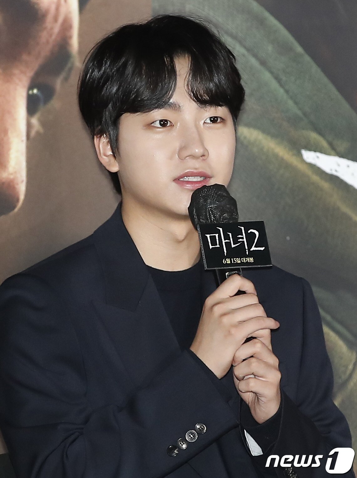 본문 이미지 - 배우 성유빈이 7일 서울 용산 cgv에서 열린 영화 '마녀 Part2. The Other One'(마녀2) 언론 시사회 및 기자간담회에서 인사말을 하고 있다. ‘마녀2’(감독 박훈정)는 초토화된 비밀연구소에서 홀로 살아남아 세상 밖으로 나오게 된 소녀 앞에 각기 다른 목적으로 그를 쫓는 세력들이 모여들면서 벌어지는 일을 그린 액션 영화이다. 2022.6.7/뉴스1 ⓒ News1 권현진 기자