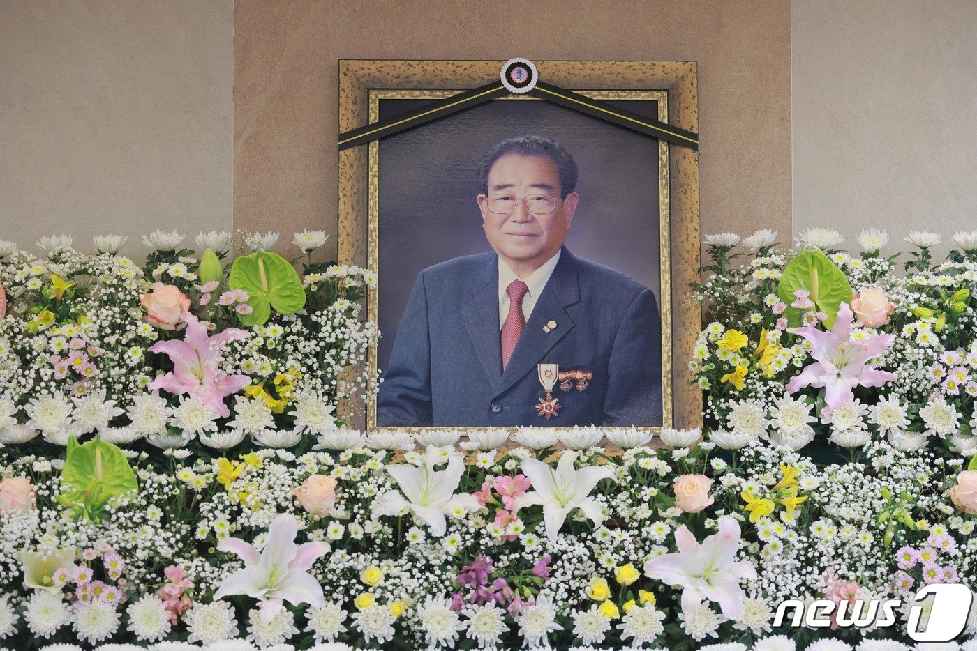 본문 이미지 - KBS의 장수 프로그램 '전국노래자랑' 현역 최고령 진행자 송해의 빈소/뉴스1 ⓒ News1 사진공동취재단