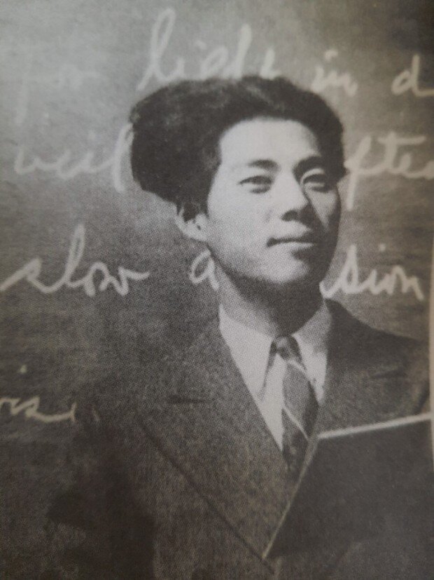 본문 이미지 - 함흥 영생고보 영어교사 시절의 백석. / 사진출처 = 백석평전