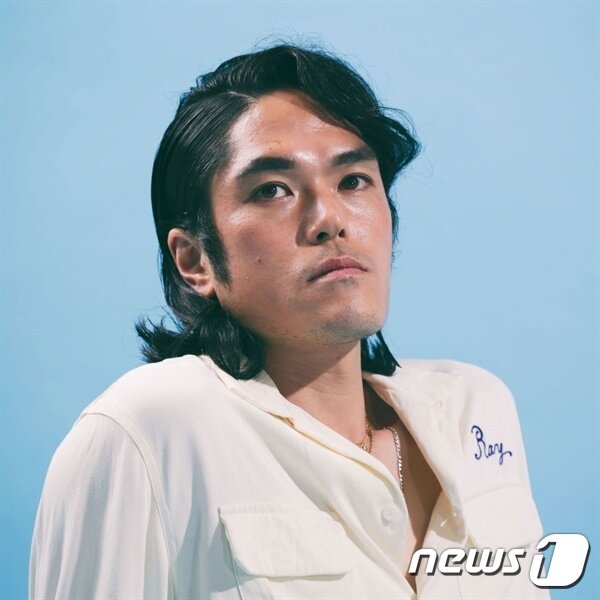 본문 이미지 - 디제이(DJ) 250(본명 이호형·40). 그가 지난 3월 발매한 첫 정규앨범 '뽕(PPONG)'는 상반기 최고의 화제작이다. (비스츠앤네이티브스 제공) ⓒ 뉴스1