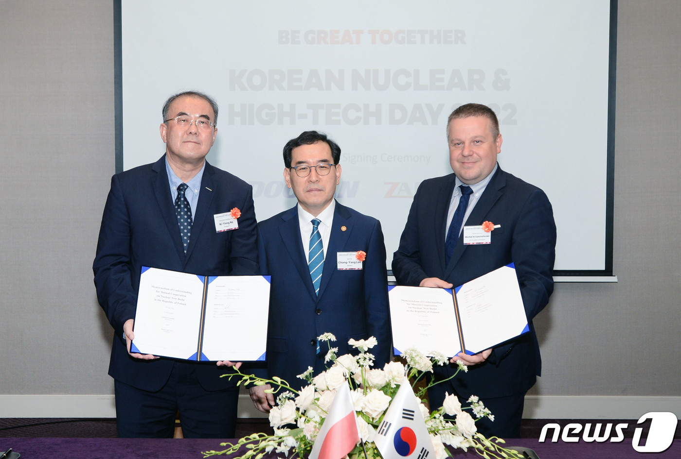 (서울=뉴스1) = 이창양 산업통상자원부 장관이 30일 오후(현지시간) 폴란드 바르샤바 쉐라톤호텔에서 ‘폴란드 원전사업의 성공적 추진’을 위한 한-폴란드 기업간 원전분야 협력 MO …