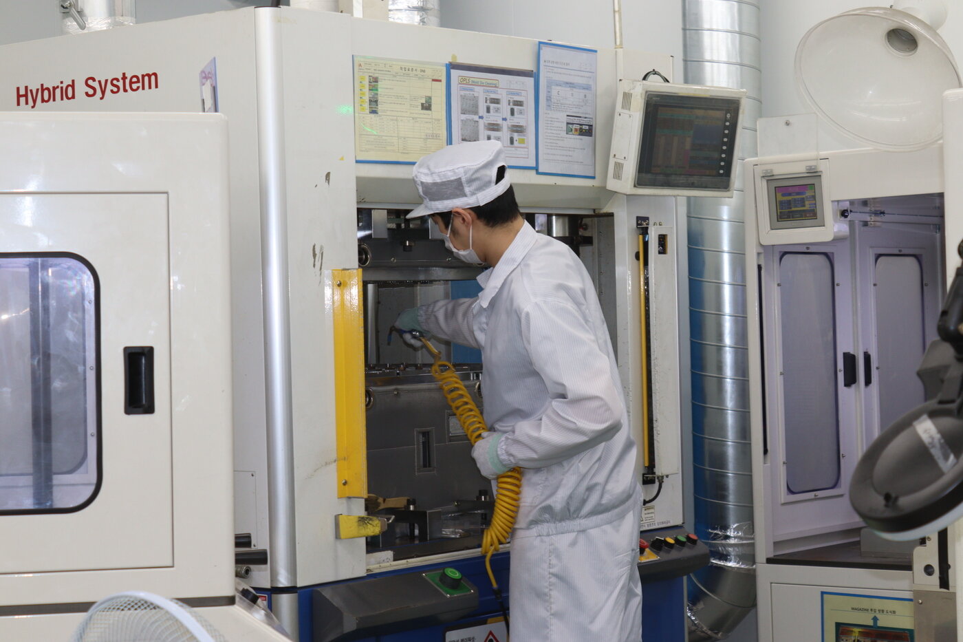 본문 이미지 - 30일 전력반도체 기업 '아이에이'에서 공정이 진행중이다.(이노비즈협회 제공)ⓒ 뉴스1