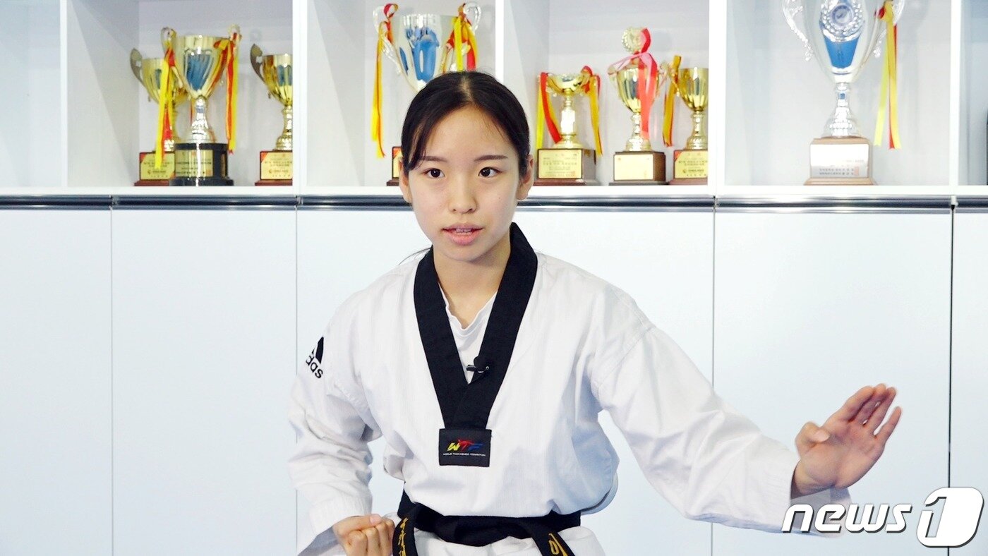 본문 이미지 - 태권도 품새 부문 이주영 선수가 30일 경기도 수원시 신라빌딩에서 뉴스1과 인터뷰 하고 있다. ⓒ News1 이승아 기자