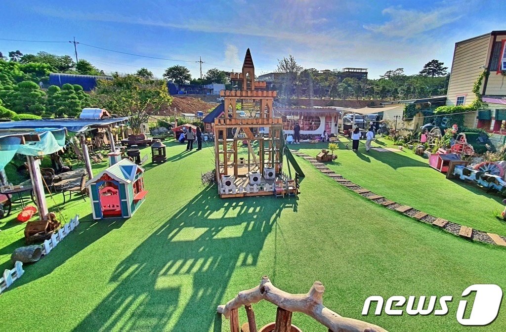 본문 이미지 - 인천 영흥도 고양이역 카페 전경 ⓒ 뉴스1 최서윤 기자