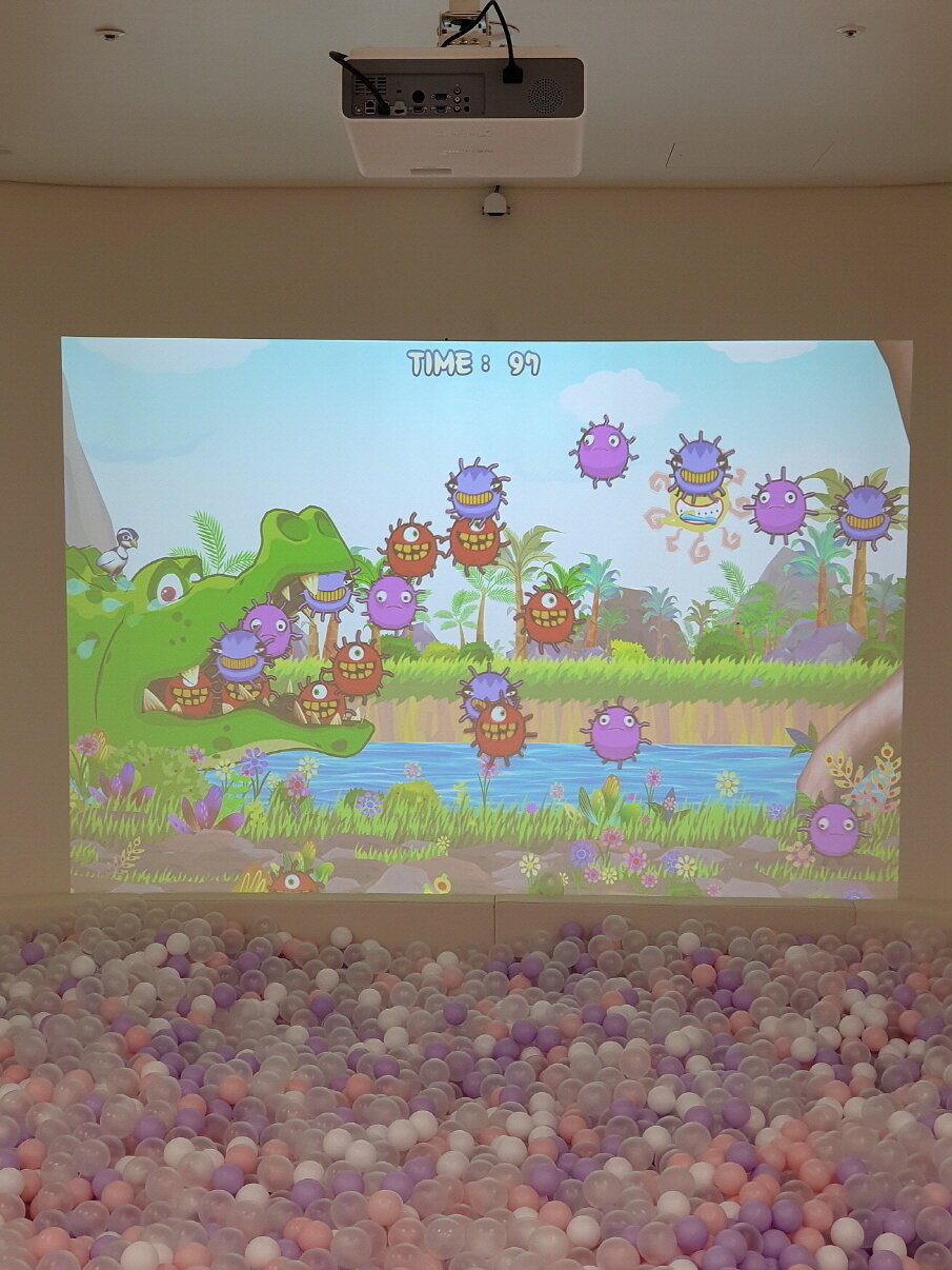 본문 이미지 - 네이버 직장 어린이집 내 설치된 키즈마루 '스마트누리터'(뉴딘콘텐츠 제공)ⓒ 뉴스1