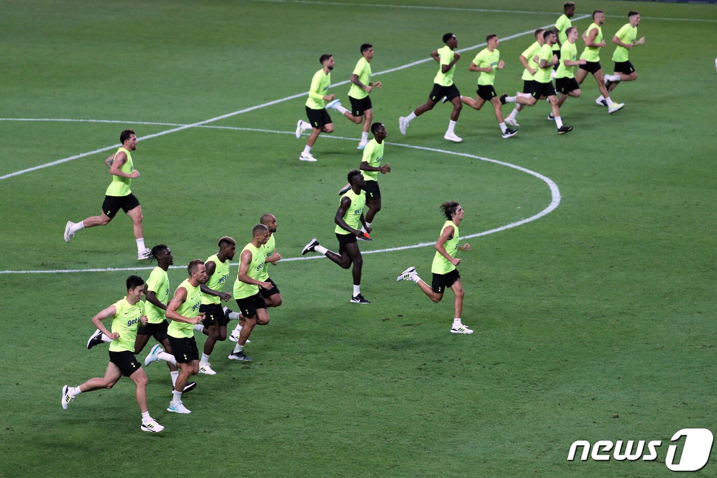 본문 이미지 - 국내 팬들 앞에서 훈련 중인 토트넘 선수들. 2022.7.11/뉴스1 ⓒ News1 황기선 기자