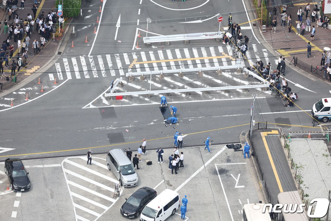 본문 이미지 - 8일 오전 아베 신조 전 일본 총리가 총격을 당한 나라현 나라시 야마토사이다이지역 인근 도로 모습 2022.07.08 ⓒ AFP=뉴스1 ⓒ News1 정윤미 기자