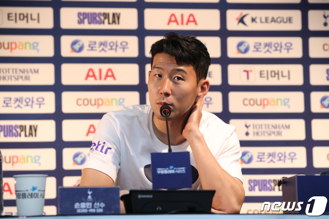 본문 이미지 - 손흥민이 12일 오후 서울 마포구 상암동 서울월드컵경기장에서 K리그 올스타인 '팀 K리그'와 쿠팡플레이시리즈 1차전을 앞두고 기자회견을 하고 있다. 2022.7.12/뉴스1 ⓒ News1 이광호 기자