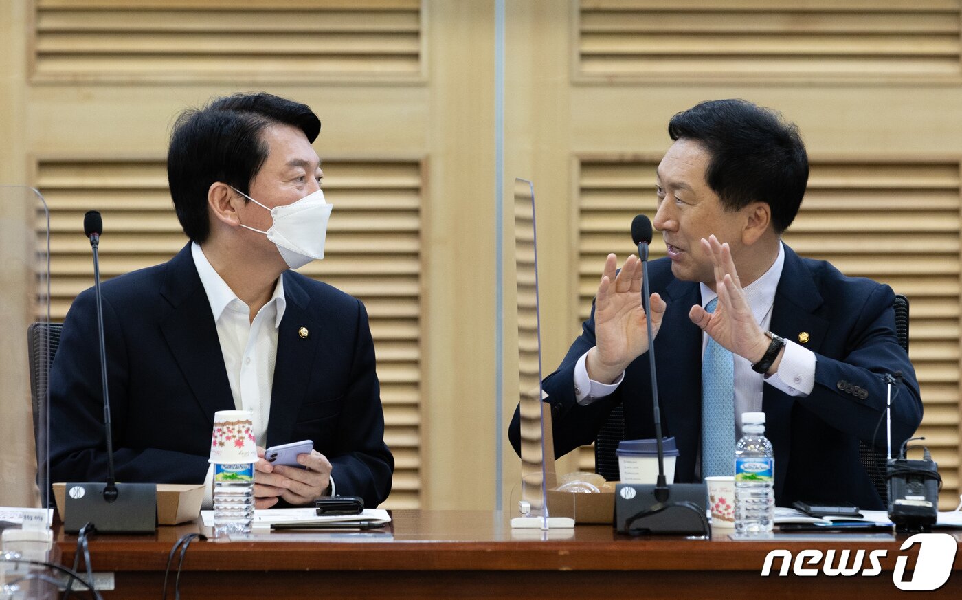 본문 이미지 - 안철수(왼쪽), 김기현 국민의힘 의원. 2022.7.13/뉴스1 ⓒ News1 이재명 기자