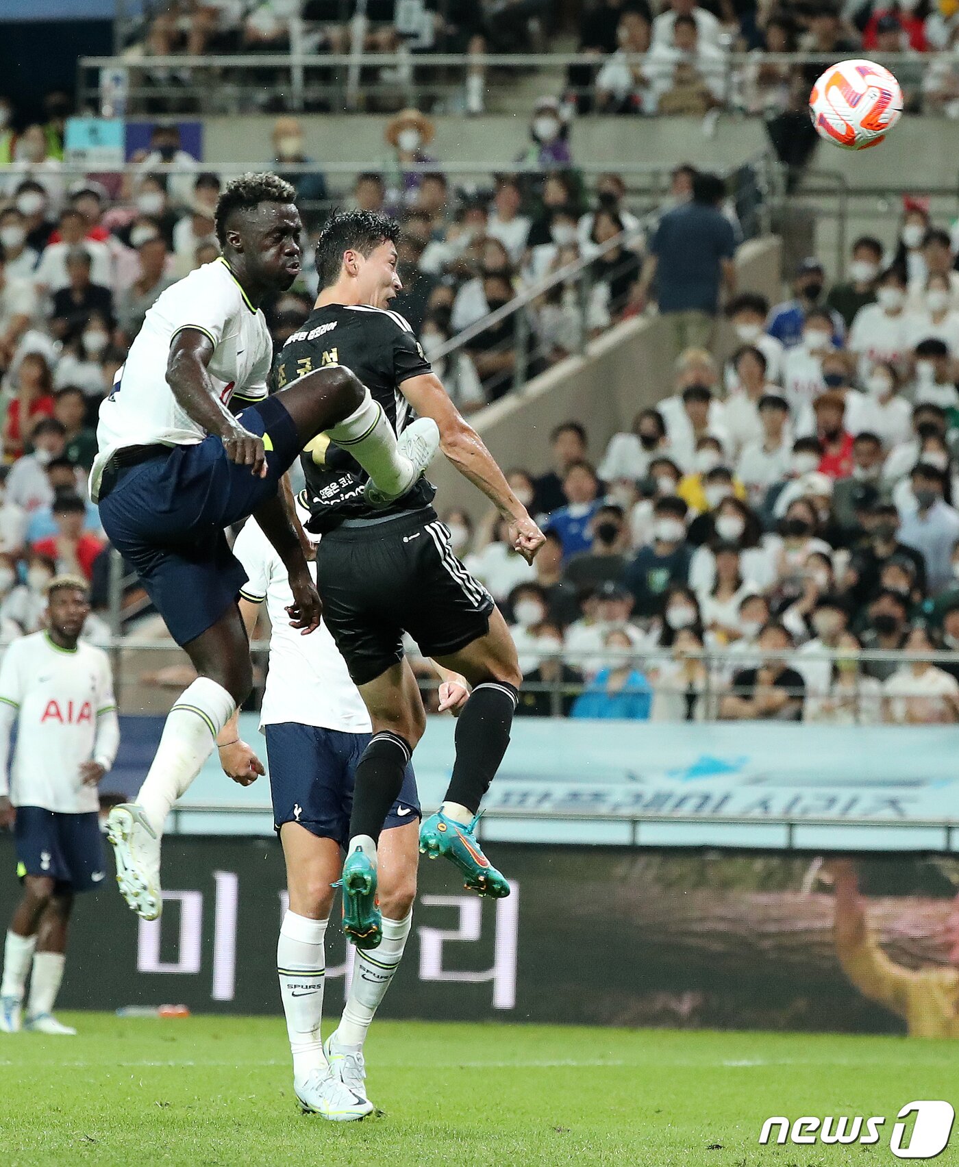 본문 이미지 - 팀 K리그 조규성이 13일 오후 서울 마포구 상암동 서울월드컵경기장에서 열린 쿠팡플레이 시리즈 토트넘 홋스퍼와의 경기에서 전반 막판 동점골을 넣고 있다. 2022.7.13/뉴스1 ⓒ News1 김진환 기자