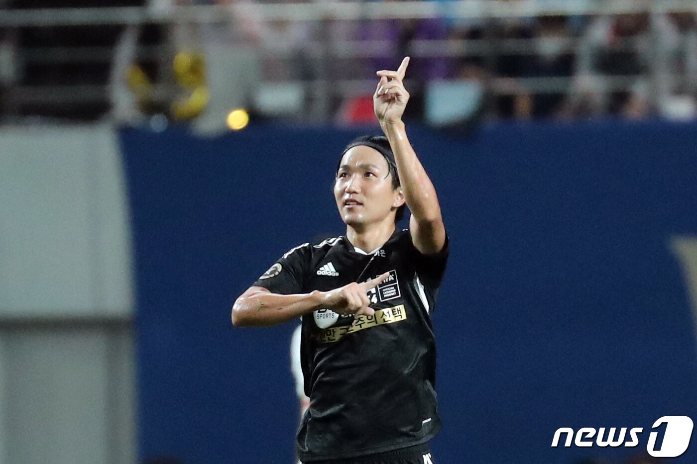 본문 이미지 - 13일 오후 서울 마포구 상암동 서울월드컵경기장에서 열린 쿠팡플레이 시리즈 팀 K리그와 토트넘 홋스퍼의 경기, 팀 K리그 아마노 준이 골을 넣고 기뻐하고 있다. 2022.7.13/뉴스1 ⓒ News1 황기선 기자