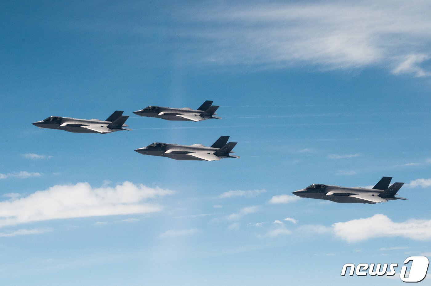 본문 이미지 - 한미 공군이 11~14일 양국 F-35A 전투기가 참가하는 연합비행훈련을 하고 있다. (공군 제공) 2022.7.14/뉴스1