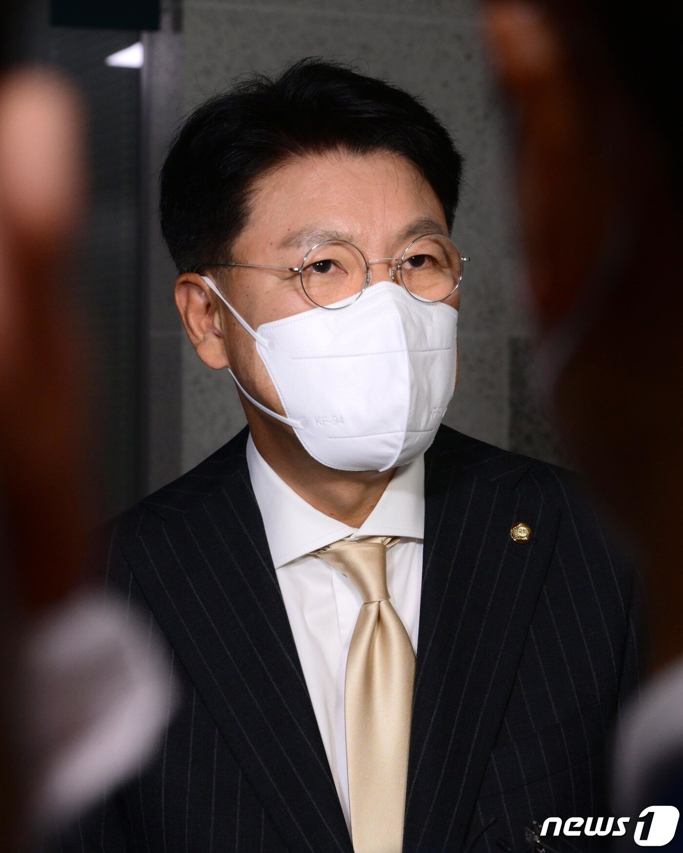 본문 이미지 - 장제원 국민의힘 의원이 14일 오후 서울 여의도 국회 의원회관에서 취재진 질문에 답변하고 있다. (공동취재) 2022.7.14/뉴스1 ⓒ News1 이재명 기자